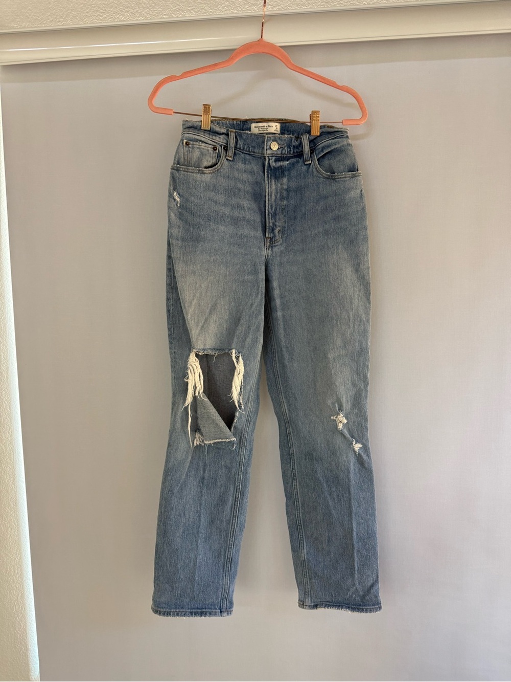 Curve love Abercrombie & Fitch Distressed Light Blue High-Rise Straight Jeans